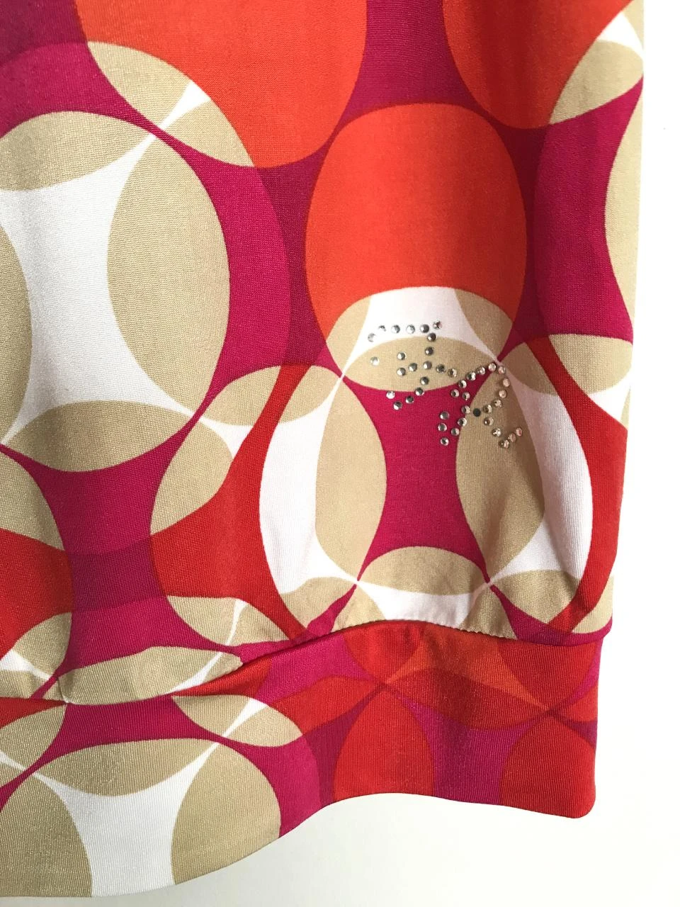 Four Roses 4/40 très belle blouse sans plis aux teintes gaies. – photo 3